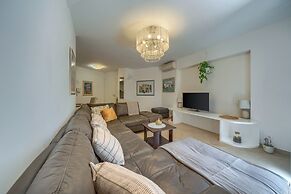 A 2 Comfortable apt w Terrace & Garden, Near Beach