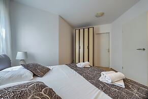 A 2 Comfortable apt w Terrace & Garden, Near Beach