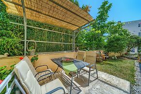 A 2 Comfortable apt w Terrace & Garden, Near Beach