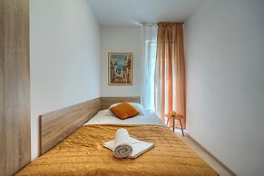 A 2 Comfortable apt w Terrace & Garden, Near Beach