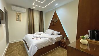 Queen Inn Pyramids View