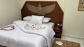 Queen Inn Pyramids View
