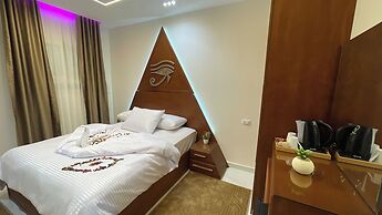 Queen Inn Pyramids View