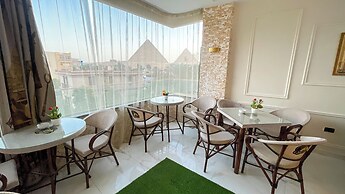 Queen Inn Pyramids View