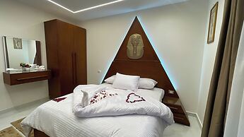 Queen Inn Pyramids View