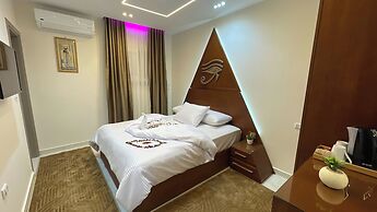 Queen Inn Pyramids View