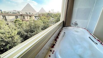 Queen Inn Pyramids View