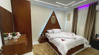 Queen Inn Pyramids View