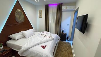 Queen Inn Pyramids View