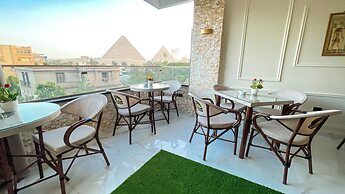 Queen Inn Pyramids View