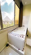 Queen Inn Pyramids View