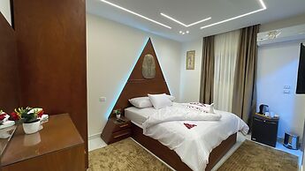 Queen Inn Pyramids View