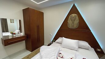 Queen Inn Pyramids View