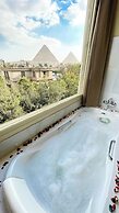 Queen Inn Pyramids View