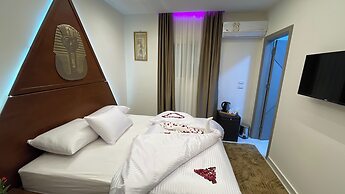 Queen Inn Pyramids View