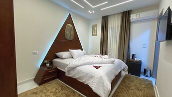Queen Inn Pyramids View