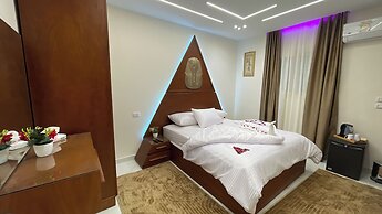 Queen Inn Pyramids View
