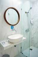 Front One Hotel Sragen