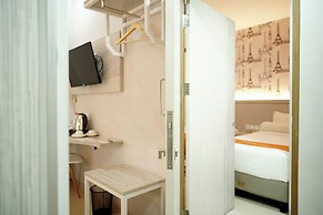 Front One Hotel Sragen