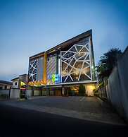 Front One Hotel Sragen