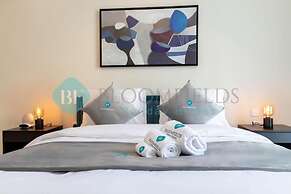 Bloomfields Elegant 1BR in Reflectio