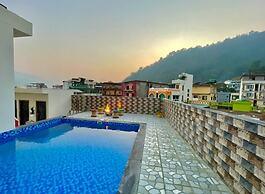 Kedar Inn By Rovers Nest