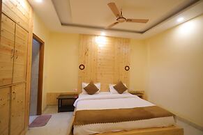 Kedar Inn By Rovers Nest