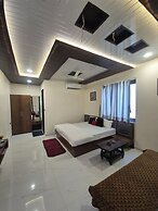 Royal Hotel
