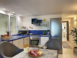 Marina Beach Apartments