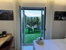 Floris Hotel