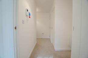 2 Bed Stylish Stay - By Holiday Homes