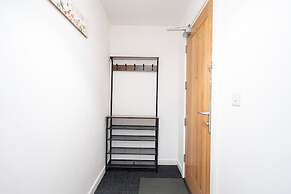 2 Bed Stylish Stay - By Holiday Homes