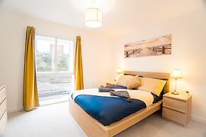 2 Bed Stylish Stay - By Holiday Homes