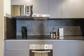 w Deluxe 3BR w Balcony in Interlomas