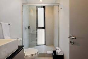 w Deluxe 3BR w Balcony in Interlomas