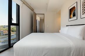 w Deluxe 3BR w Balcony in Interlomas