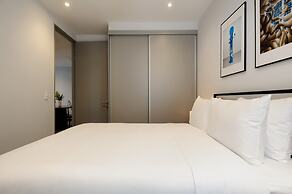w Deluxe 3BR w Balcony in Interlomas