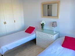 2 bed Apt, grt Location, Shared Pool, Outdoor Area