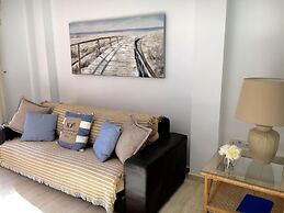 2 bed Apt, grt Location, Shared Pool, Outdoor Area