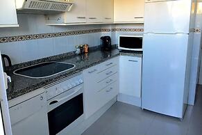 2 bed Apt, grt Location, Shared Pool, Outdoor Area
