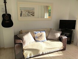 2 bed Apt, grt Location, Shared Pool, Outdoor Area