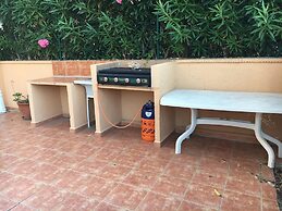2 bed Apt, grt Location, Shared Pool, Outdoor Area