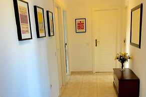 2 bed Apt, grt Location, Shared Pool, Outdoor Area