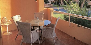 2 bed Apt, grt Location, Shared Pool, Outdoor Area