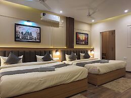 Vaidik Palace - 800 mtr from Prem Mandir