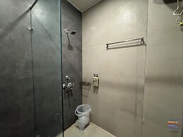 Vaidik Palace - 800 mtr from Prem Mandir