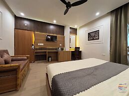 Vaidik Palace - 800 mtr from Prem Mandir