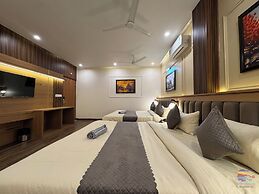 Vaidik Palace - 800 mtr from Prem Mandir