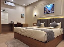 Vaidik Palace - 800 mtr from Prem Mandir