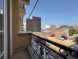 Vaidik Palace - 800 mtr from Prem Mandir